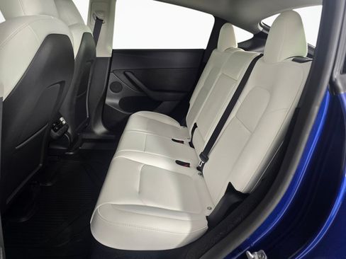 Used 2024 Tesla Model Y Long Range AWD/4WD image 19