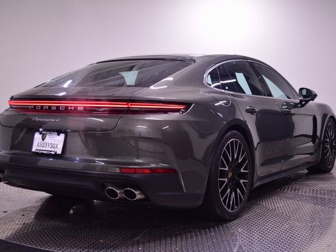 Certified 2025 Porsche Panamera 4 image 5