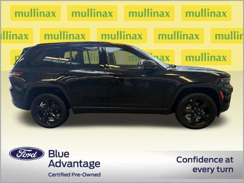 Used 2023 Jeep Grand Cherokee Limited w/ Luxury Tech Group II image 2