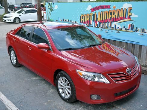 Used 2011 Toyota Camry XLE image 28