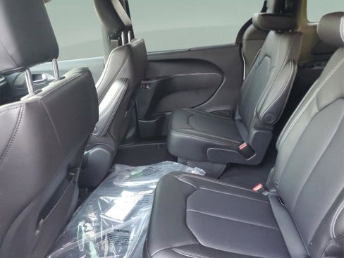 New 2026 Chrysler Voyager LX image 8