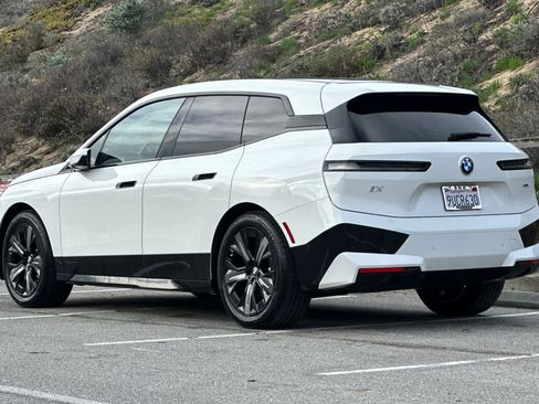 Used 2025 BMW iX xDrive50 w/ Premium Package image 7