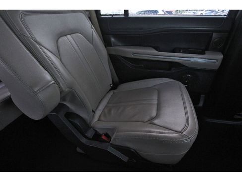 Used 2024 Ford Expedition Limited RWD image 15