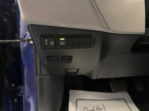 Used 2024 Toyota Corolla Cross LE FWD image 18
