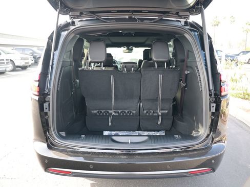 New 2026 Chrysler Pacifica Limited image 34
