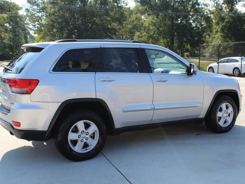 Used 2011 Jeep Grand Cherokee Laredo image 23