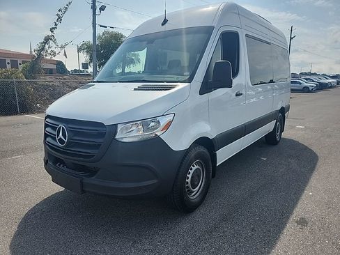 Used 2024 Mercedes-Benz Sprinter 2500 image 3