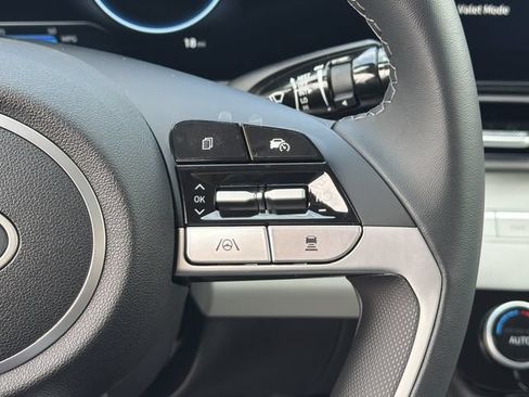 New 2026 Hyundai Elantra Limited FWD image 25
