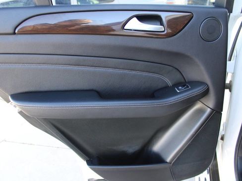 Used 2015 Mercedes-Benz ML 250 BlueTEC 4MATIC image 9