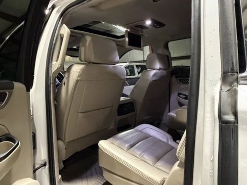 Used 2019 GMC Yukon XL Denali w/ Denali Ultimate Package image 10
