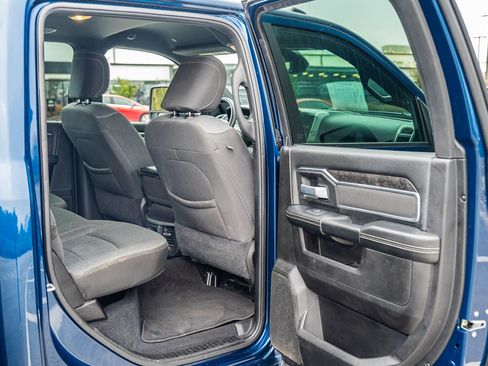 Used 2024 RAM 2500 Big Horn w/ Sport Appearance Package image 12