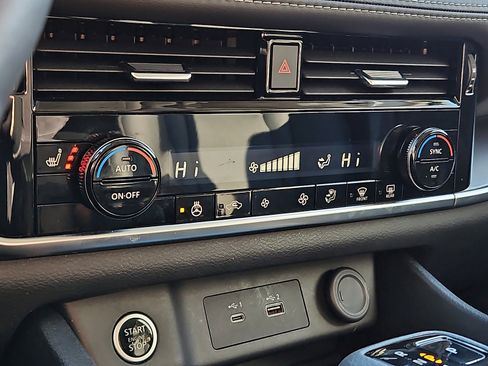 Certified 2023 Nissan Rogue SV w/ SV Premium Package image 16