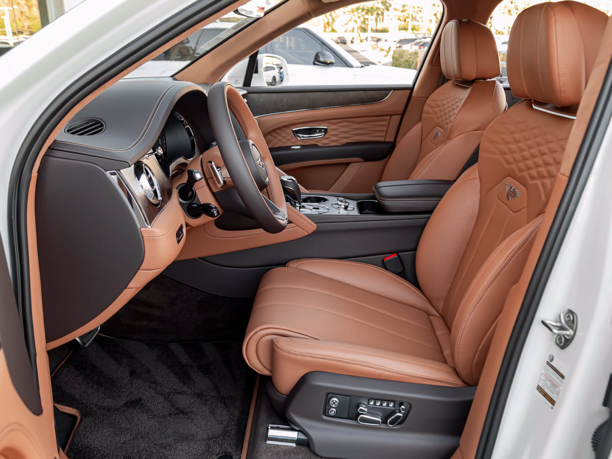 Used 2027 Bentley Bentayga AWD/4WD image 2