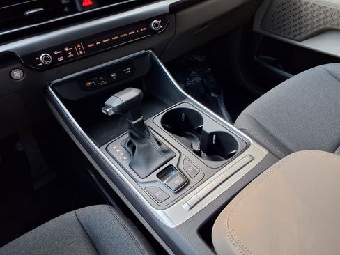 New 2026 Kia Carnival LX FWD image 9