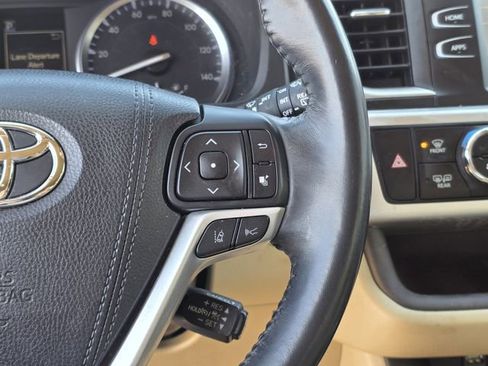 Used 2017 Toyota Highlander XLE image 29