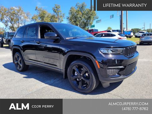 New 2025 Jeep Grand Cherokee Altitude AWD/4WD image 17