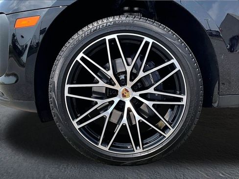 Certified 2024 Porsche Macan AWD/4WD image 11