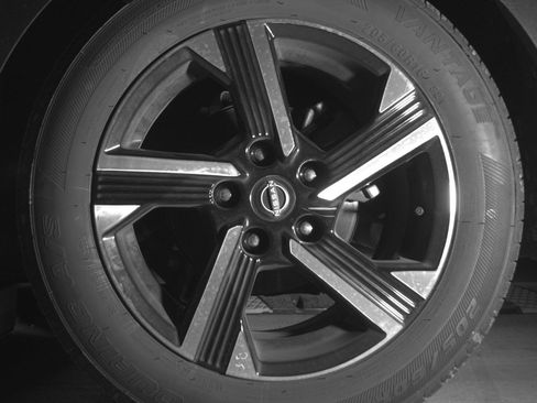 Used 2025 Nissan Sentra SV FWD image 14