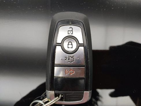 Used 2018 Ford Fusion SE w/ Fusion SE Technology Package FWD image 32