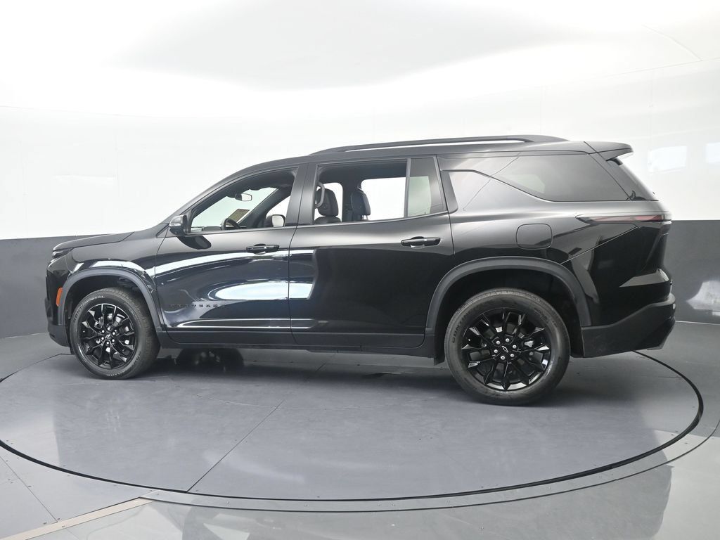 Used 2024 Chevrolet Traverse LT w/ Midnight/Sport Edition FWD image 3