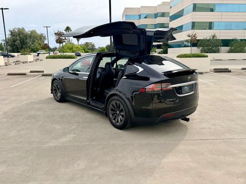 Used 2018 Tesla Model X 75D AWD/4WD image 11