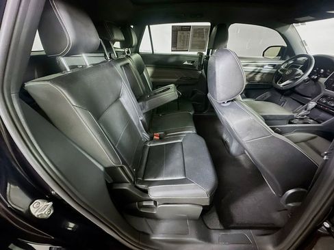 Used 2022 Volkswagen Atlas Cross Sport SEL R-Line AWD/4WD image 11