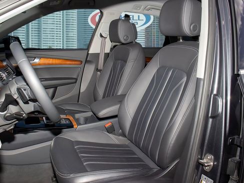 Used 2023 Audi Q5 2.0T Premium w/ Convenience Package image 6