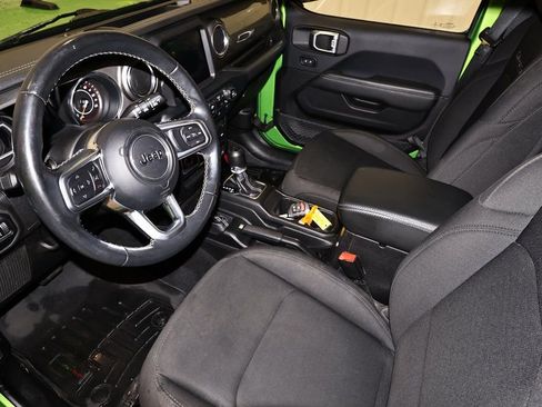 Used 2019 Jeep Wrangler Unlimited Sahara w/ Uconnect 4C Nav & Sound Group image 28