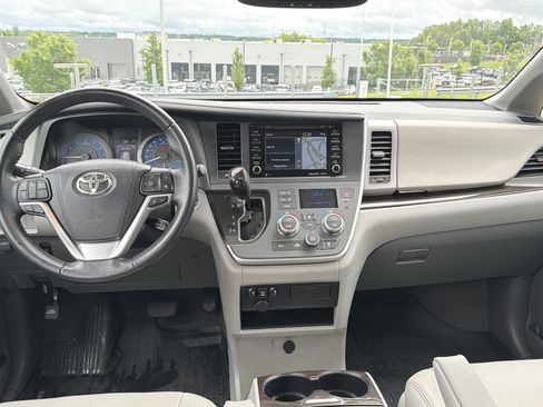 Used 2020 Toyota Sienna XLE w/ XLE Navigation Package FWD image 29