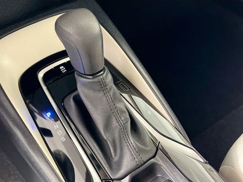 Used 2021 Toyota Corolla LE image 24