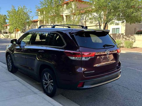 Used 2019 Toyota Highlander XLE image 6