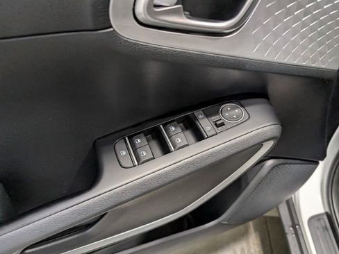 Used 2025 Kia Soul LX image 12