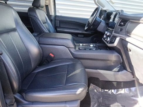 Used 2023 Ford Expedition Max XLT image 34