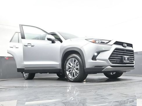 Used 2024 Toyota Grand Highlander AWD image 50