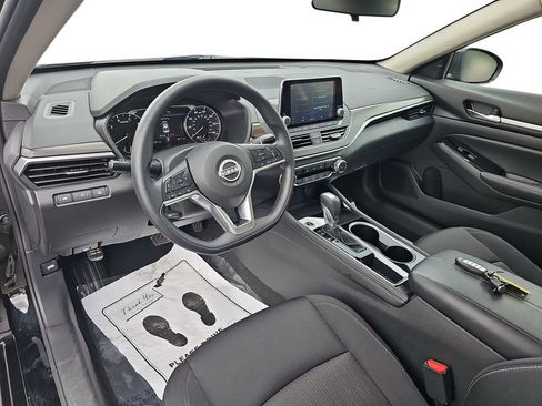 Used 2023 Nissan Altima 2.5 SV FWD image 16