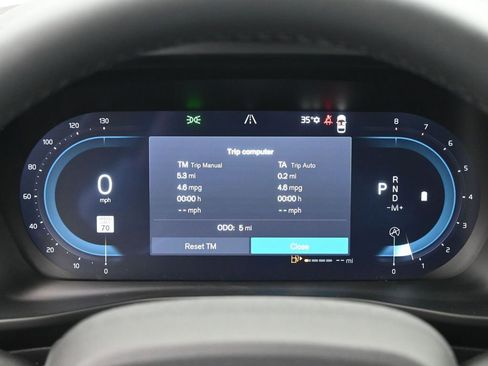 New 2025 Volvo XC40 B5 Core w/ Climate Package AWD/4WD image 9