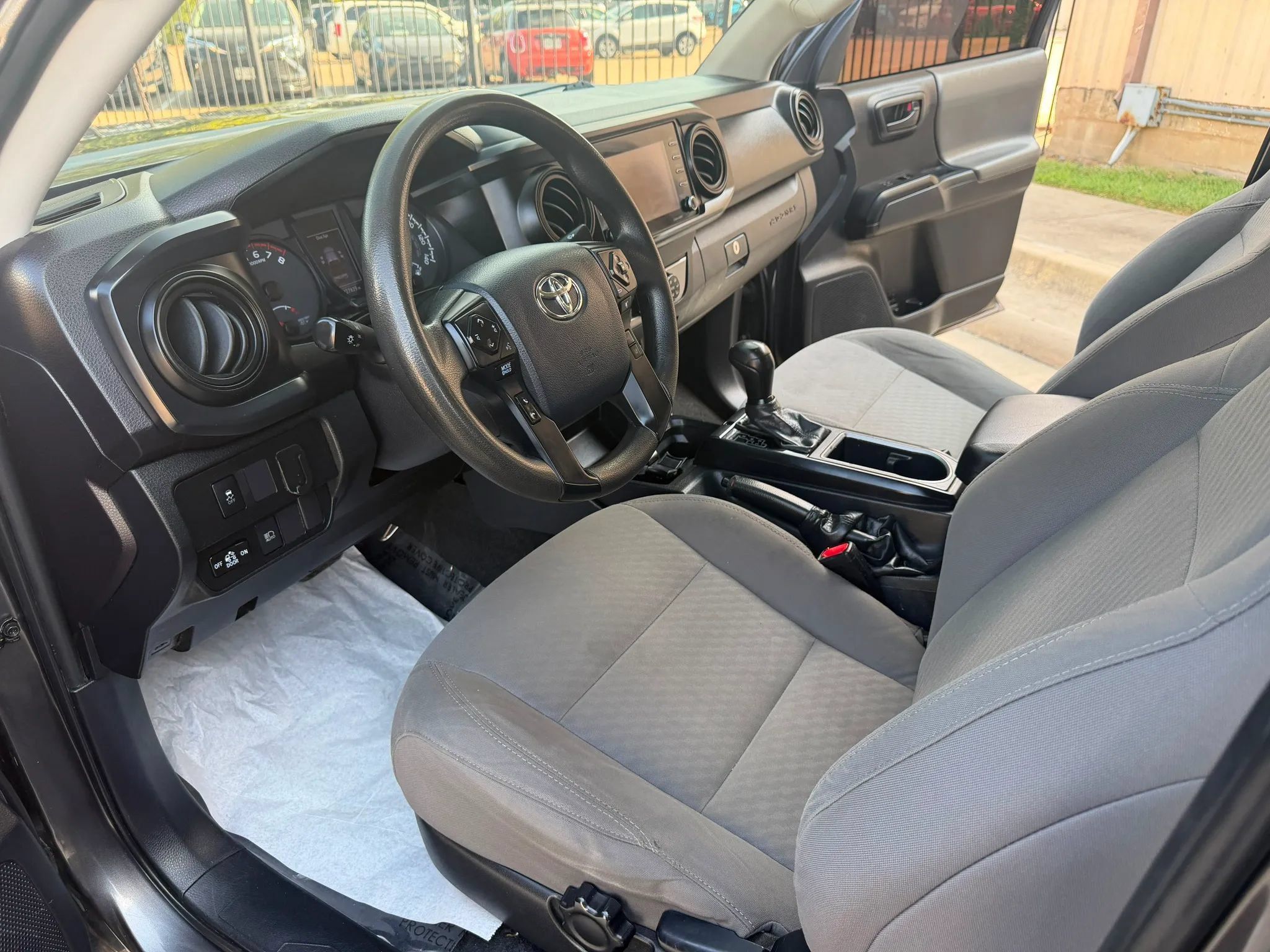 Used 2020 Toyota Tacoma SR w/ SR Convenience Package RWD image 10