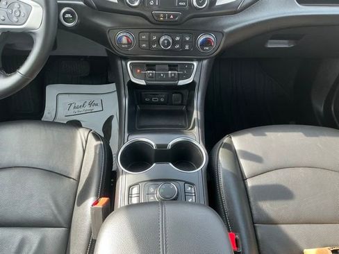 Used 2024 GMC Terrain SLT image 27