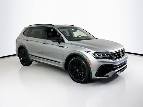Used 2022 Volkswagen Tiguan SE R-Line FWD image 3