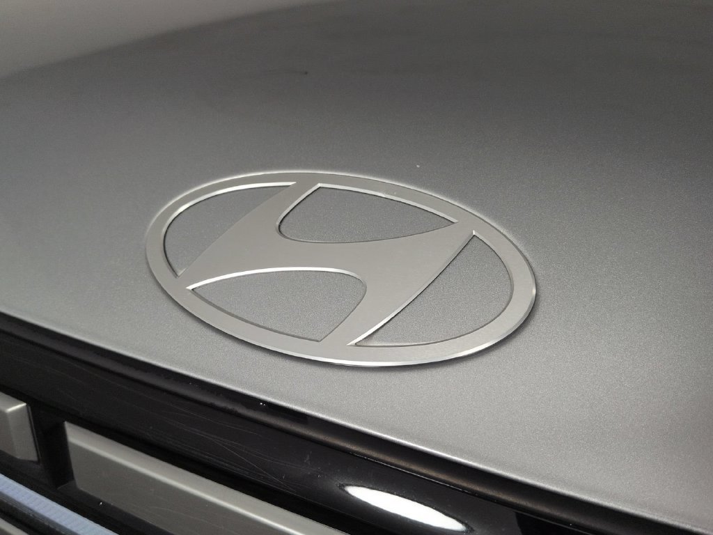 Used 2025 Hyundai Santa Fe SE FWD image 15