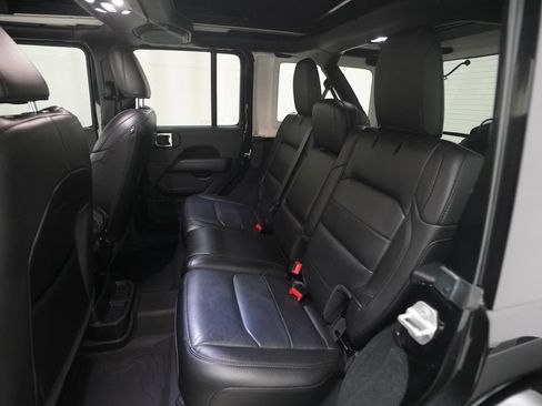 Used 2023 Jeep Wrangler Unlimited Sahara AWD/4WD image 15