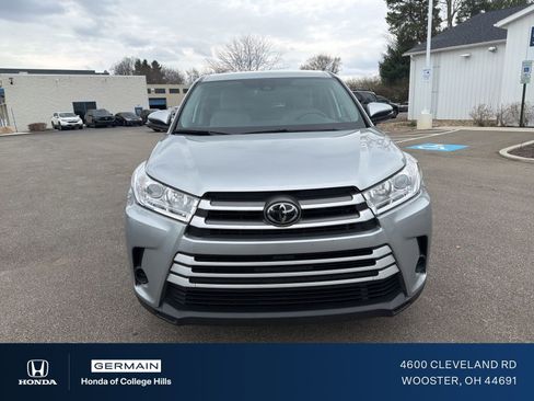 Used 2019 Toyota Highlander LE image 2