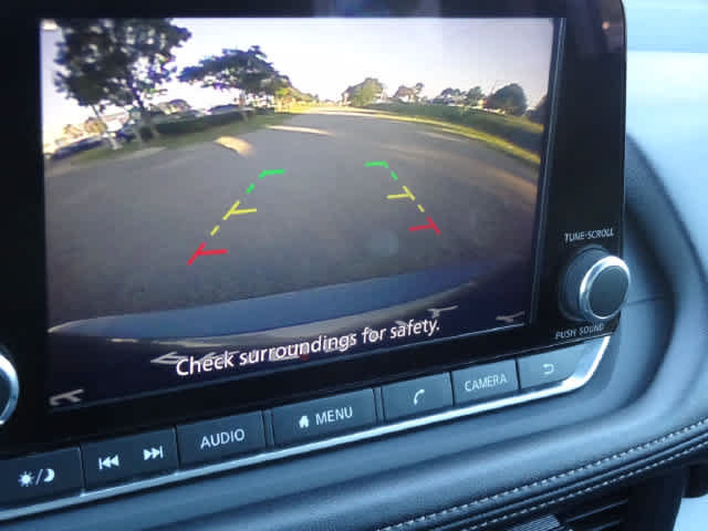 Used 2025 Nissan Rogue SV FWD image 9