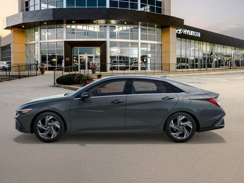 Certified 2025 Hyundai Elantra Limited image 3