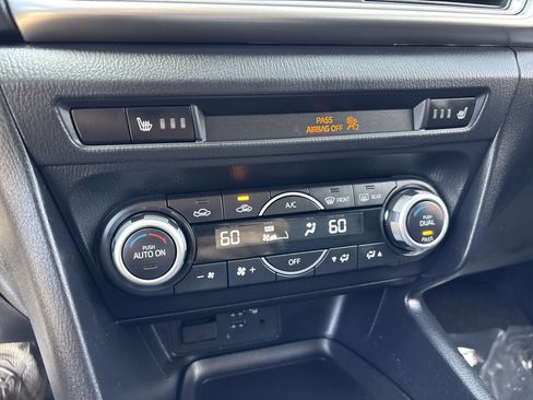 Used 2018 MAZDA MAZDA3 Touring FWD image 23
