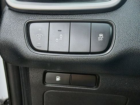 Used 2019 Kia Sorento AWD V6 image 17