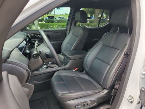 Used 2023 Chevrolet Traverse RS FWD image 17