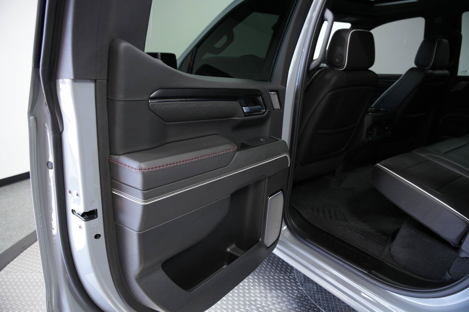 Used 2024 GMC Sierra 1500 AT4X w/ AT4X AEV Edition AWD/4WD image 31