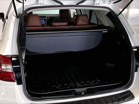 Used 2018 Subaru Outback 2.5i Touring w/ Popular Package #3 image 17