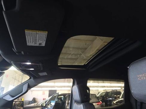 Used 2022 Chevrolet Silverado 1500 High Country w/ High Country Premium Package image 9